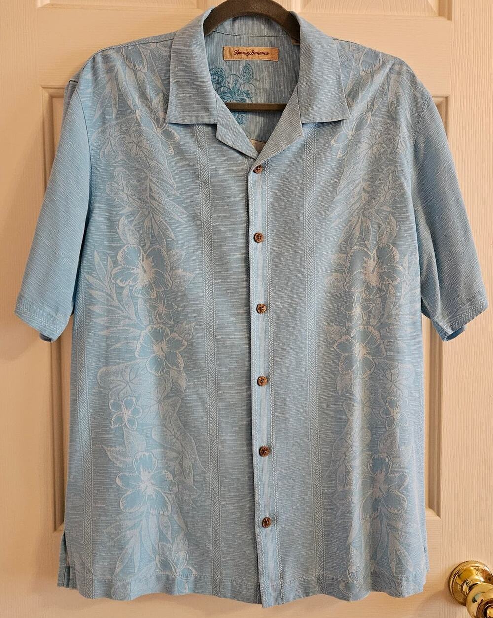 Tommy Bahama Men's Turquoise/White Embossed Flower Button Down SS M 100% Silk